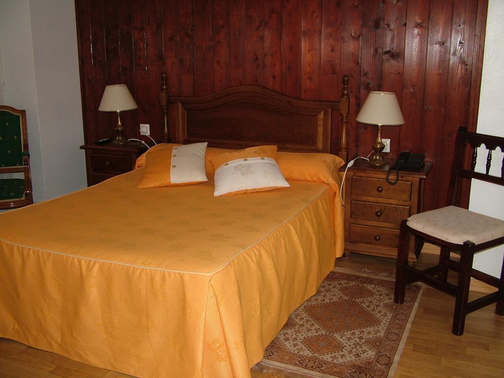 Hostal El Botero Кускуррита-де-Рио-Тирон Экстерьер фото